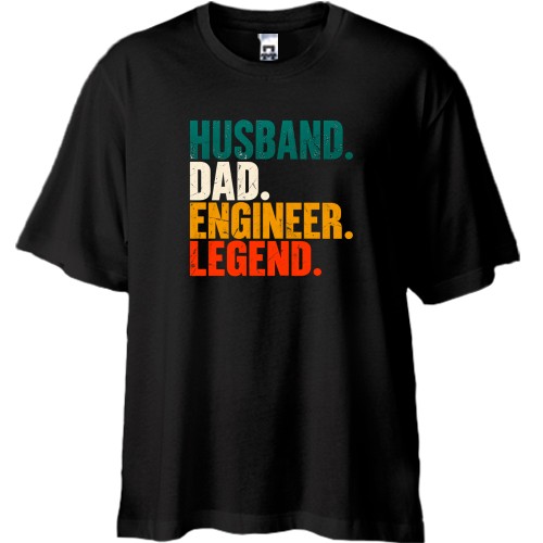 Футболка oversize із різнокольоровим написом «HUSBAND. DAD. ENGINEER. LEGEND.» у вінтажному стилі