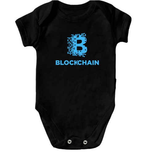 Детский боди со стилизованным пиксельным логотипом биткоина и надписью «BLOCKCHAIN»