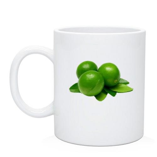 Чашка із зеленими лимонами (лаймом)