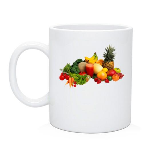 Чашка з фруктово-овочевим букетом
