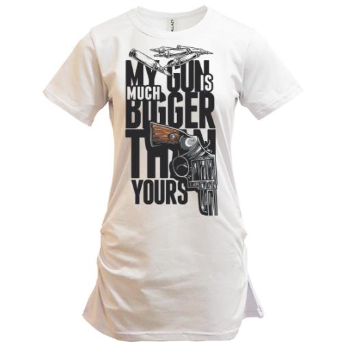 Подовжена футболка my gun is much bigger than yours