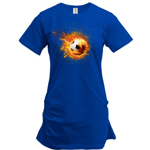 Подовжена футболка з вогненним футбольним м'ячем
