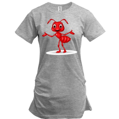Подовжена футболка з мурахою розводячим руками