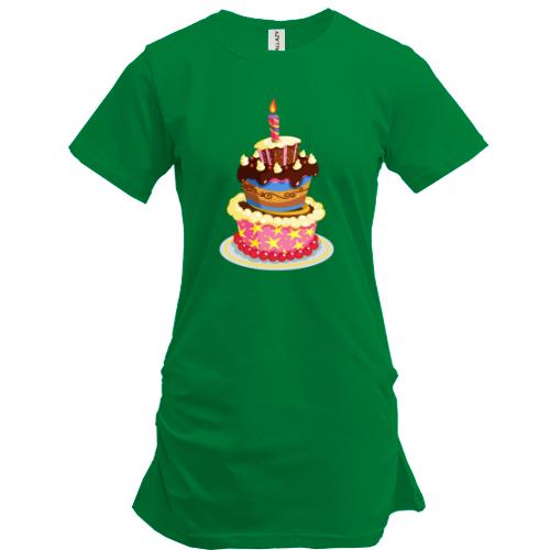 Подовжена футболка з великим тортом