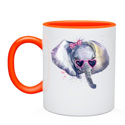 Чашка с модной слонихой в очках