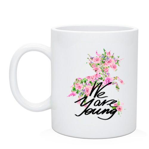 Чашка с цветочной лошадью We are young