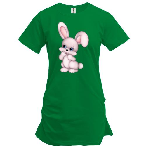 Подовжена футболка з радісним зайцем
