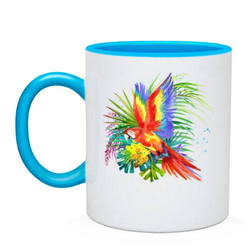 Чашка з яскравим папугою з квітами