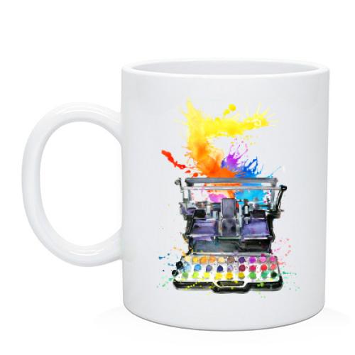 Чашка с печатной машинкой в красках