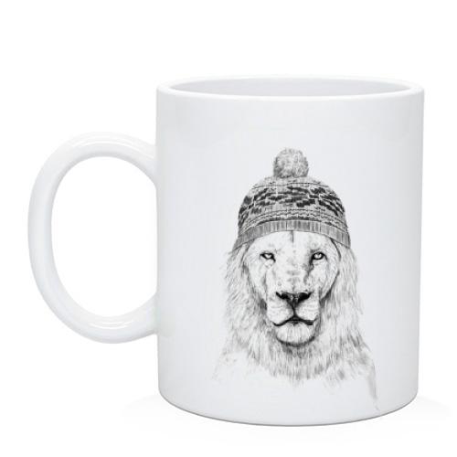 Чашка лев в шапці