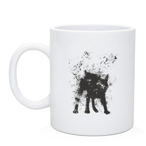Чашка з чорним котом у бризках