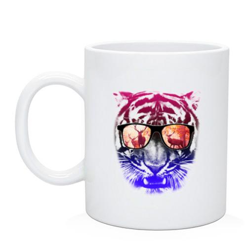 Чашка з червоно-синім тигром в окулярах