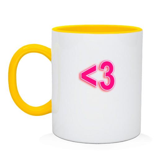 Чашка з сердечком із символів