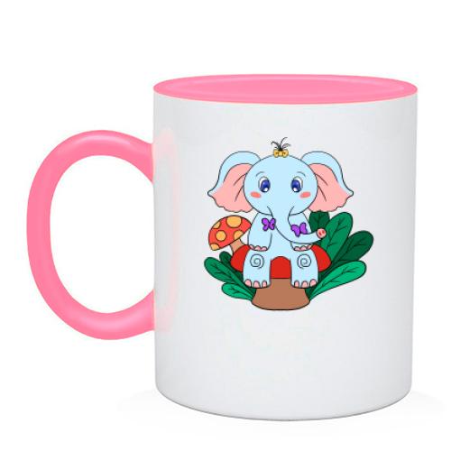 Чашка зі слоником в лісі