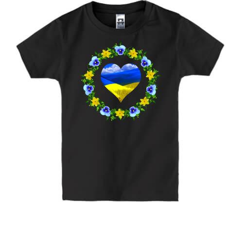 Дитяча футболка Жовто-синє серце у вінку квітів