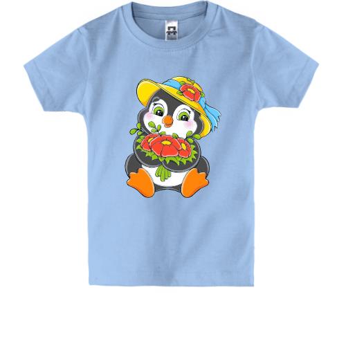 Дитяча футболка з пінгвіном та квітами