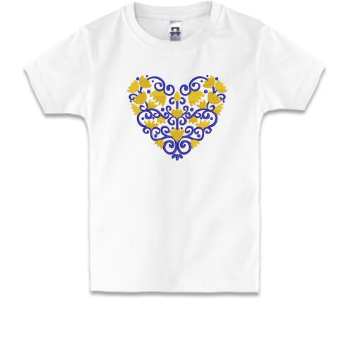Детская футболка с сердцем  из визерунков с цветами
