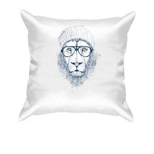 Подушка лев-хіпстер в шапці і окулярах