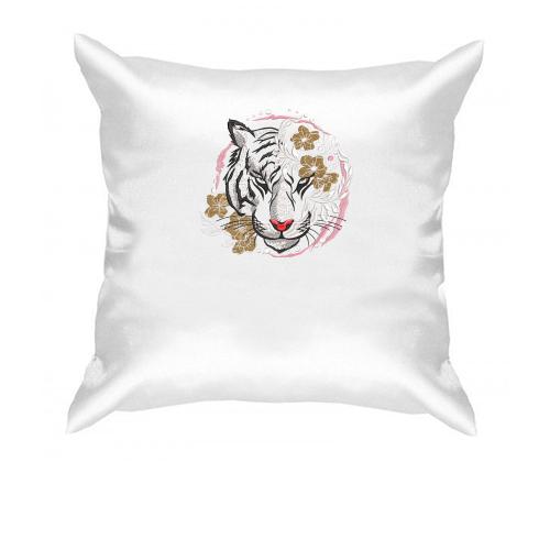 Подушка с белым тигром в цветах
