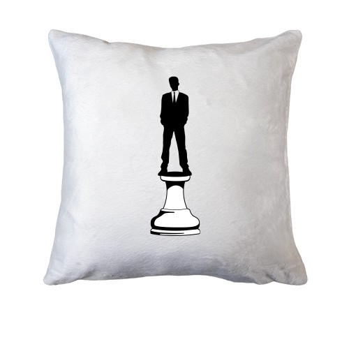 Подушка с человеком на шахматной фигуре