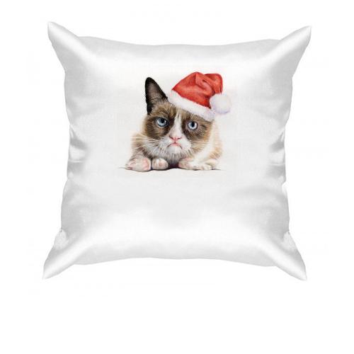 Подушка с грустным котом в шапке Санты