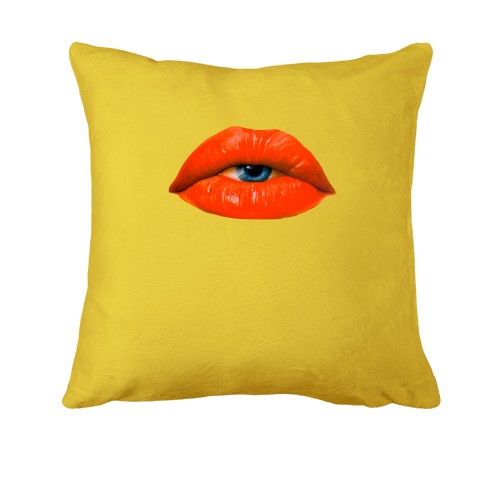 Подушка с губами и глазом