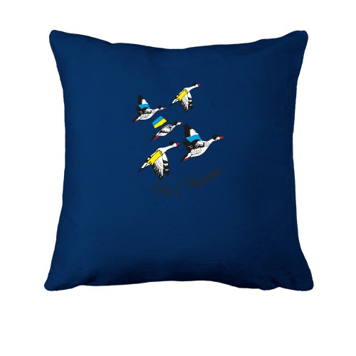 Подушка с патриотичными гусями 