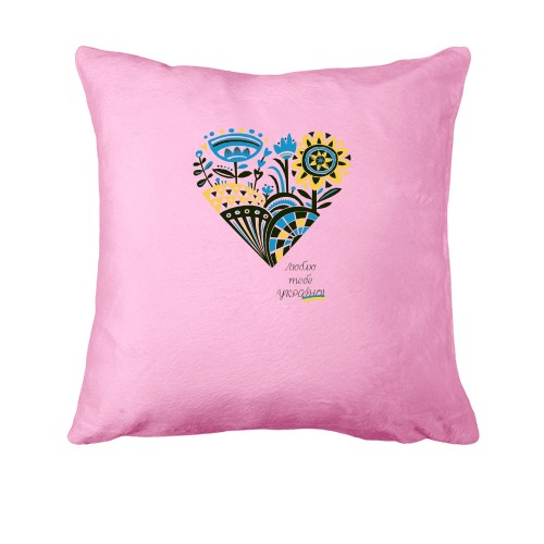 Подушка с сердцем из цветов 