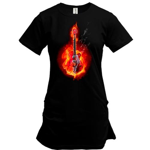 Подовжена футболка з вогненною гітарою