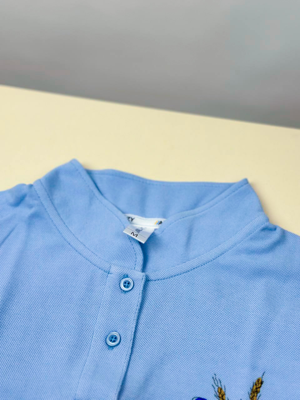 Футболка с воротником стойкой колоски с цветами АРТ реальное фото Футболка с воротником стойкой колоски с цветами АРТ реальное фото