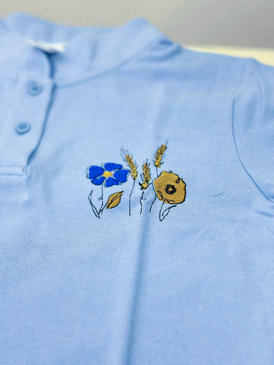 Футболка с воротником стойкой колоски с цветами АРТ реальное фото Футболка с воротником стойкой колоски с цветами АРТ реальное фото