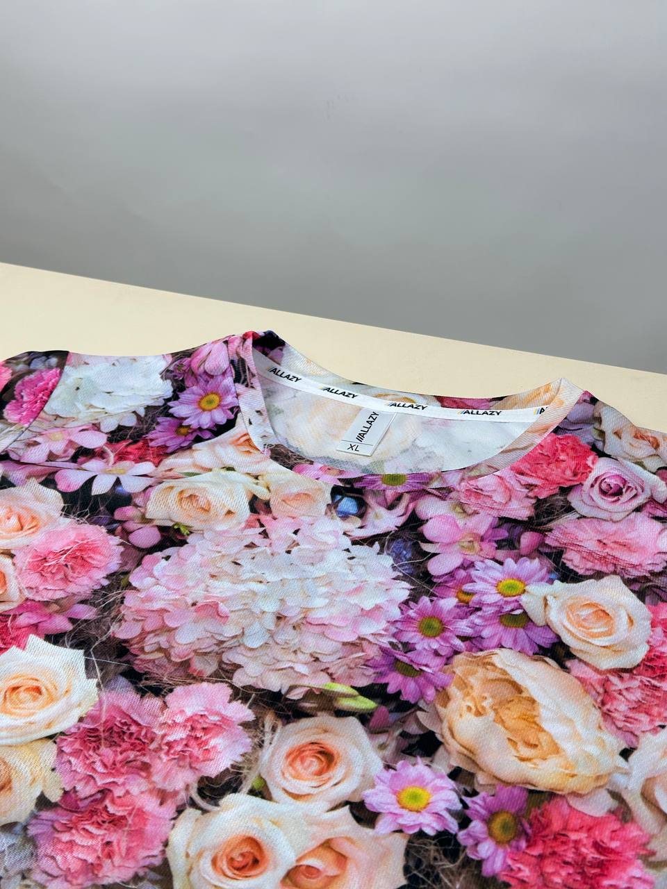 Жіноча 3D футболка Small flowers pattern 2 реальне фото