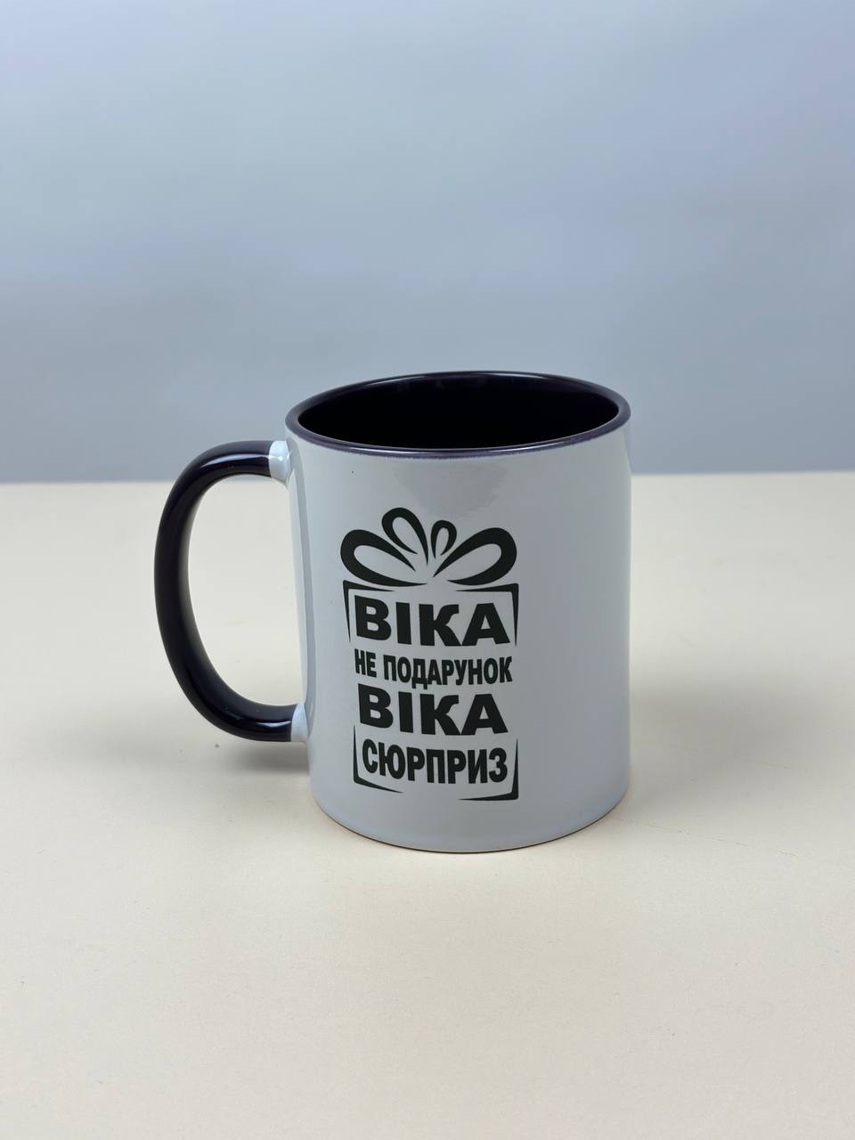 Чашка Вика не подарок реальное фото