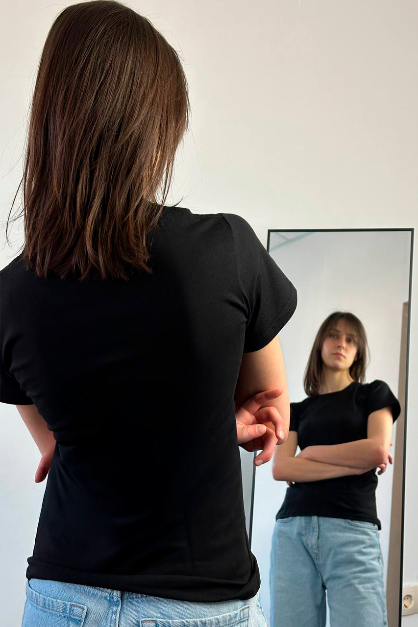 Жіноча чорна футболка "ALLAZY" реальне фото Жіноча чорна футболка "ALLAZY" реальне фото