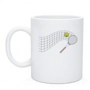 Чашка с теннисной сеткой, ракеткой и мячом