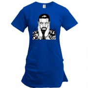 Подовжена футболка з задумливим Drake