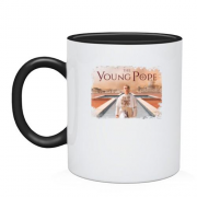 Чашка с надписью "The young Pope"