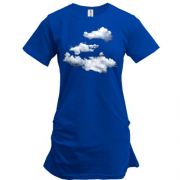 Подовжена футболка з хмарами