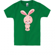 Детская футболка с грустным розовым зайцем
