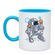 Чашка с космонавтом мороженым планетами