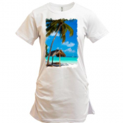 Удлиненная футболка "Качели на побережье"