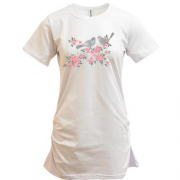 Подовжена футболка з квітами і птахами