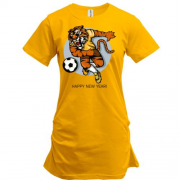 Подовжена футболка з тигром-футболістом