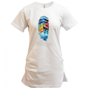Подовжена футболка з барвистим абстрактним пером