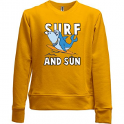 Дитячий світшот без начісу з акулою серфінгістів і написом "Surf and sun"