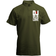 Футболка з коміром стійкою з написом DJ got us fallin in love
