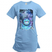 Подовжена футболка з блакитним монстром "enjoy the universe"