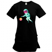 Подовжена футболка з космонавтом баскетболістом