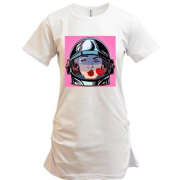 Подовжена футболка з дівчиною-космонавтом