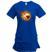 Подовжена футболка з вогненним футбольним м'ячем